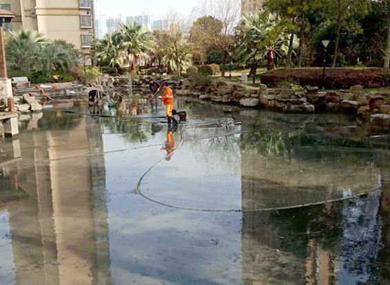 亚东景观池淤泥清理